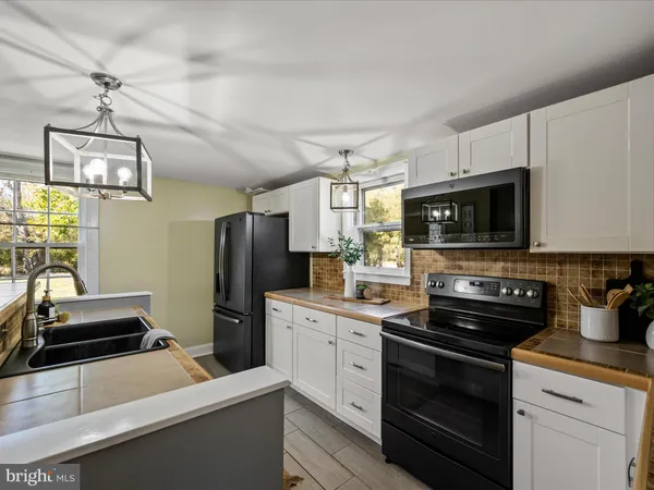 $350,000 | 7 South Street, Kearneysville, WV 25430