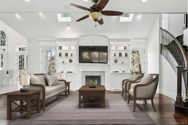 $3,299,999 | 3 The Brae, Woodbury, NY 11797