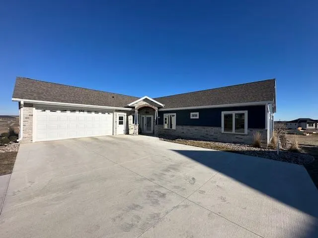 $549,900 | 1518 Manfred Drive, Luverne, MN 56156