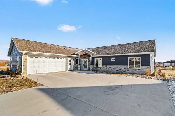 $549,900 | 1518 Manfred Drive, Luverne, MN 56156