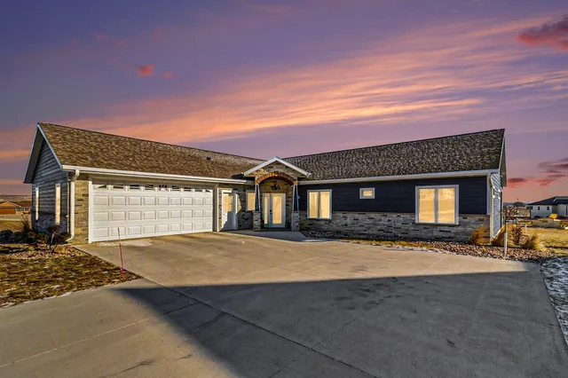 $549,900 | 1518 Manfred Drive, Luverne, MN 56156