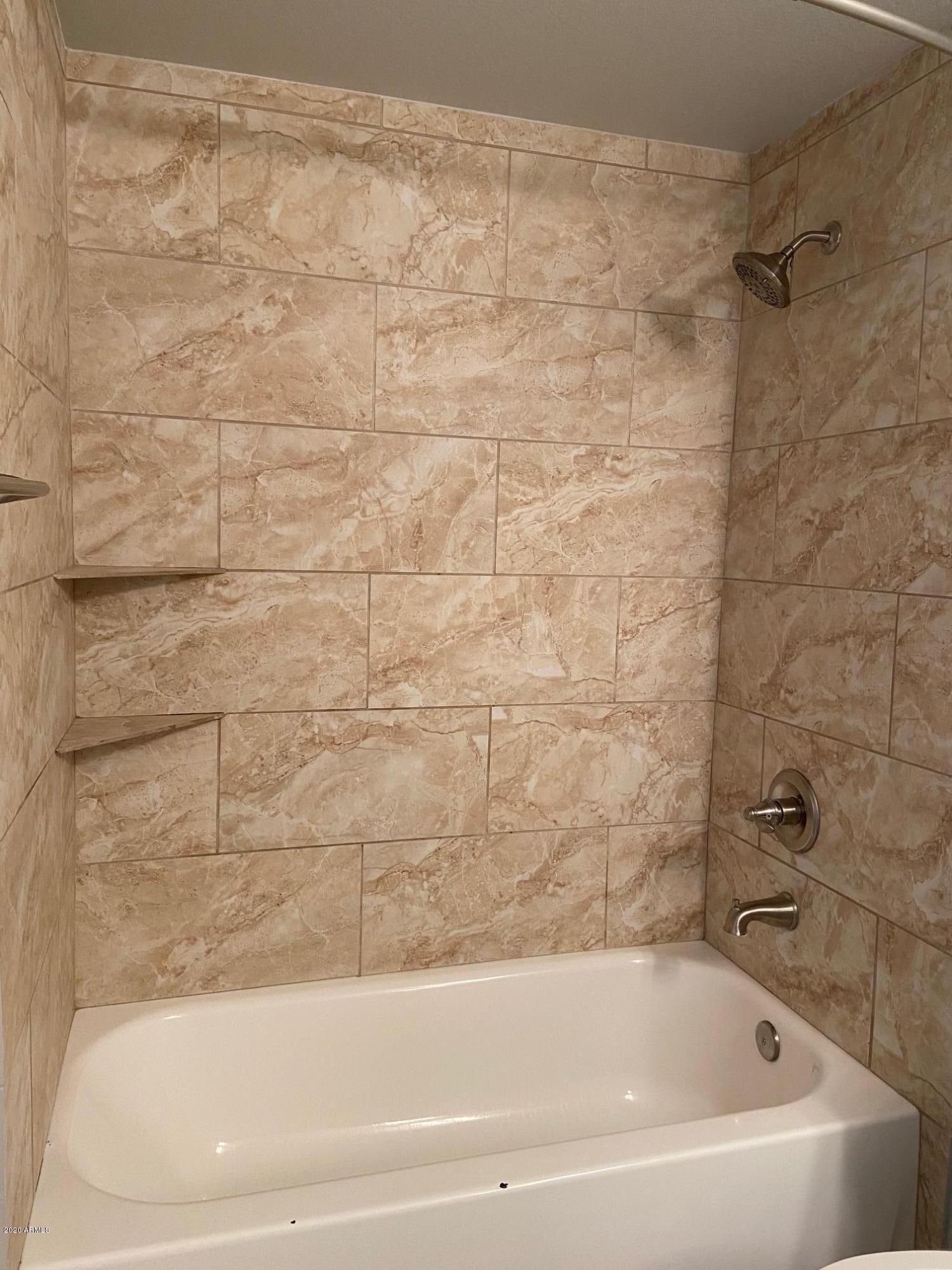 16825 North 14th Street, Unit 45 Phoenix, AZ 85022 - Photo 26 of 35 a bathroom with a bathtub