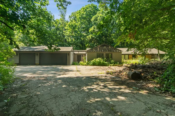 $550,000 | 3195 Deerfield Road, Riverwoods, IL 60015