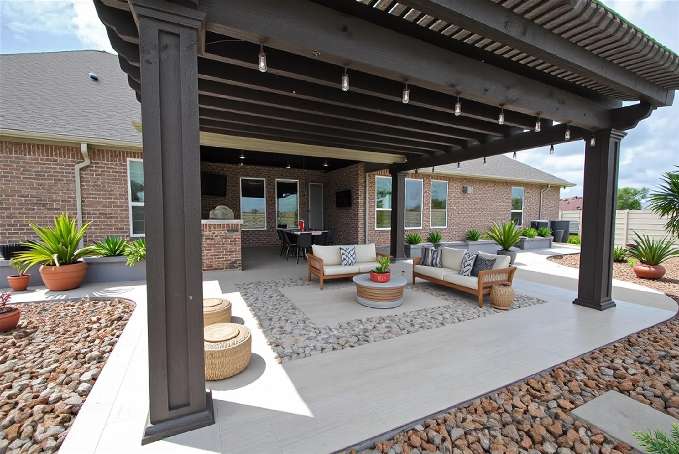 2803 Quartz Rdg Drive Rosharon, TX 77583 - Photo 36 of 44 Oversized Covered Patio - Staged