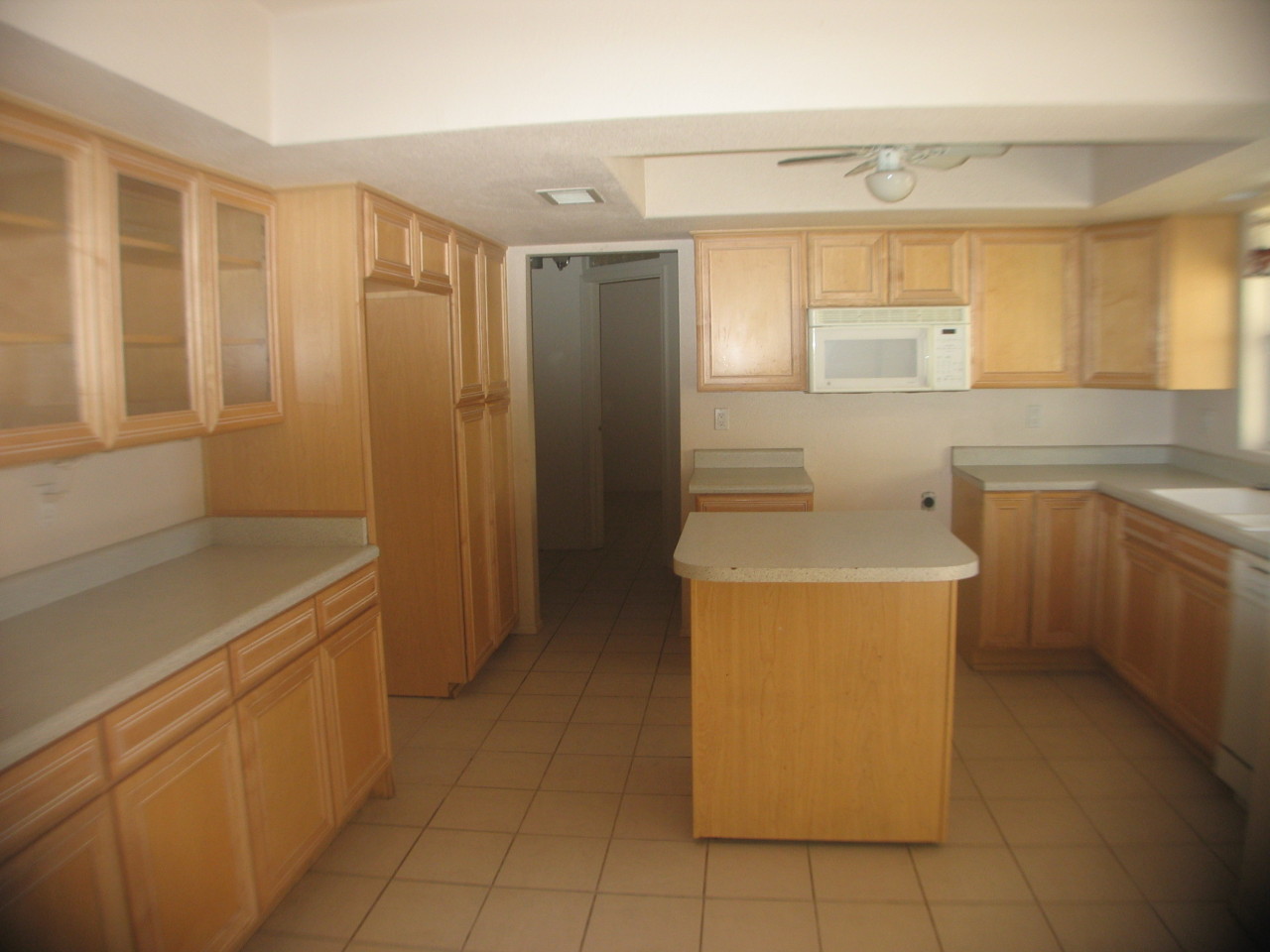 611 East Winged Foot Road Phoenix, AZ 85022 - Photo 4 of 12 4
