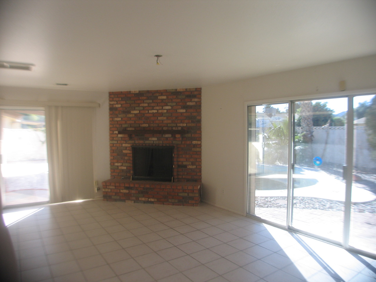 611 East Winged Foot Road Phoenix, AZ 85022 - Photo 5 of 12 5