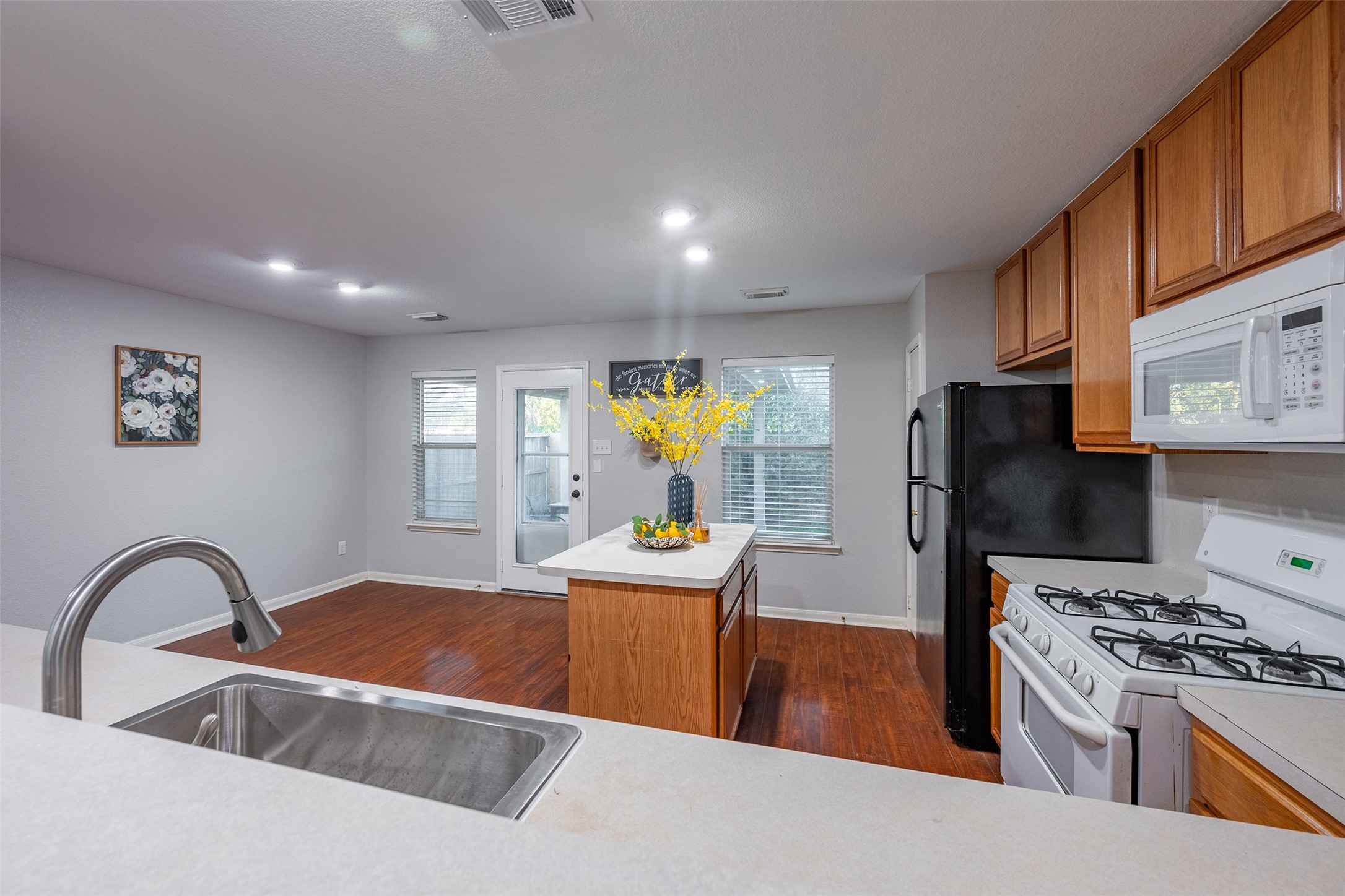 15823 Kings Cypress Lane Cypress, TX 77429 - Photo 9 of 33 Large, eat-in kitchen with an island for extra prep space, and Brand New sink. Open sightlines into the family room for easy entertaining.