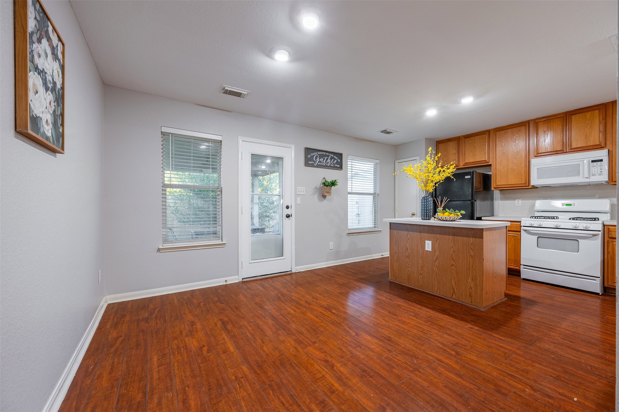 15823 Kings Cypress Lane Cypress, TX 77429 - Photo 10 of 33 Bright breakfast area with views overlooking the back patio. Perfect for casual dining.