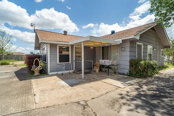 $1,100,000 | 7833 Almeda Genoa Road, Houston, TX 77075