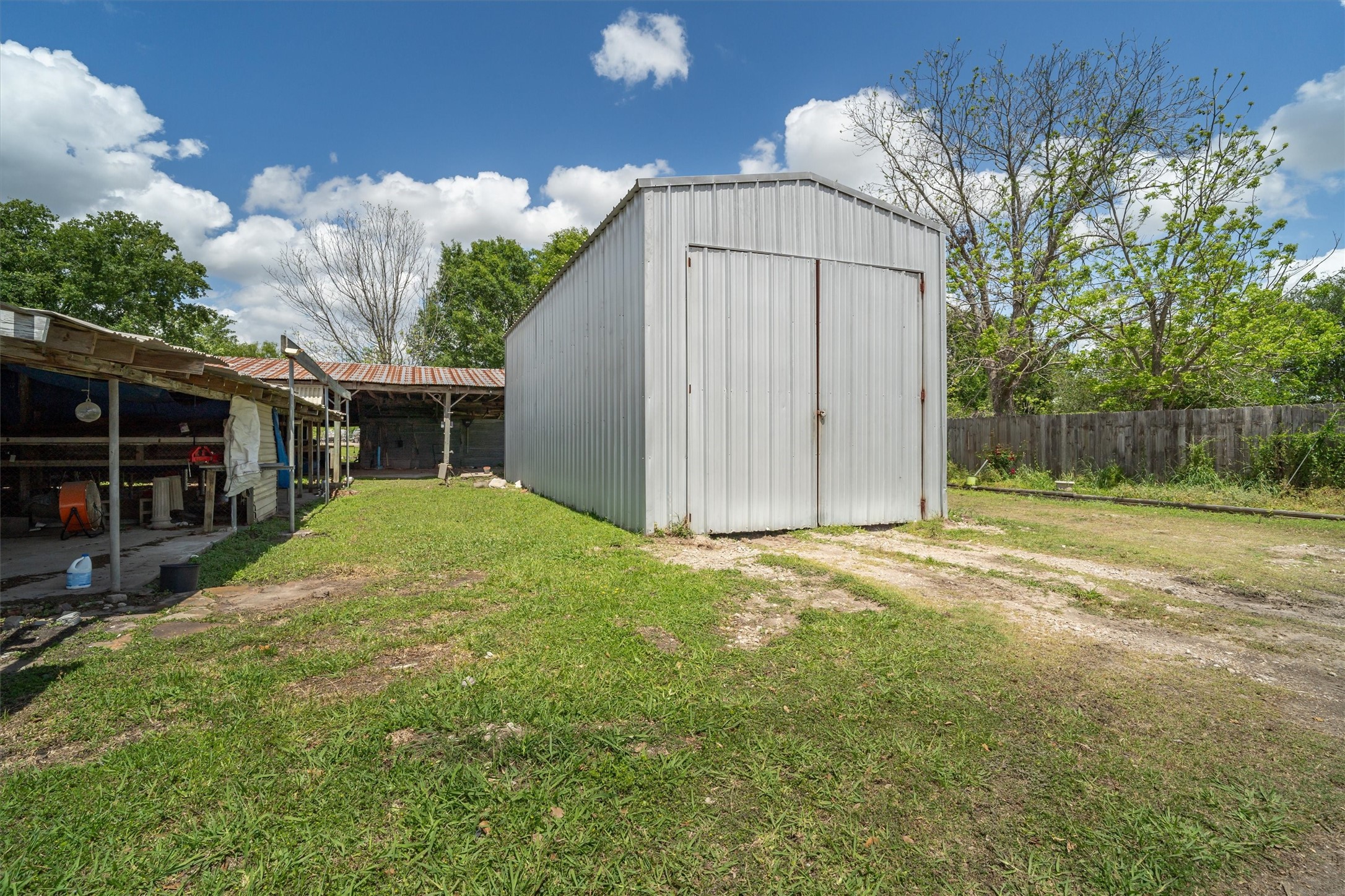 7833 Almeda Genoa Road Houston, TX 77075 - Photo 15 of 21 a view of backyard of house