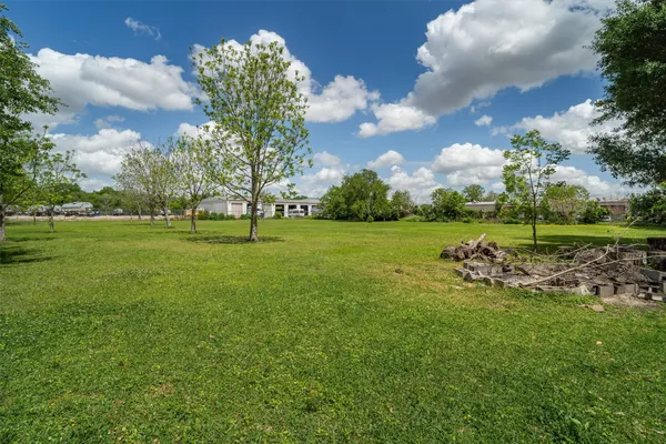 $1,100,000 | 7833 Almeda Genoa Road, Houston, TX 77075