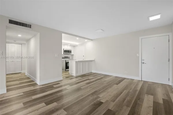 $2,900 | 8107 Southwest 72nd Avenue, Unit 410E, Miami, FL 33143