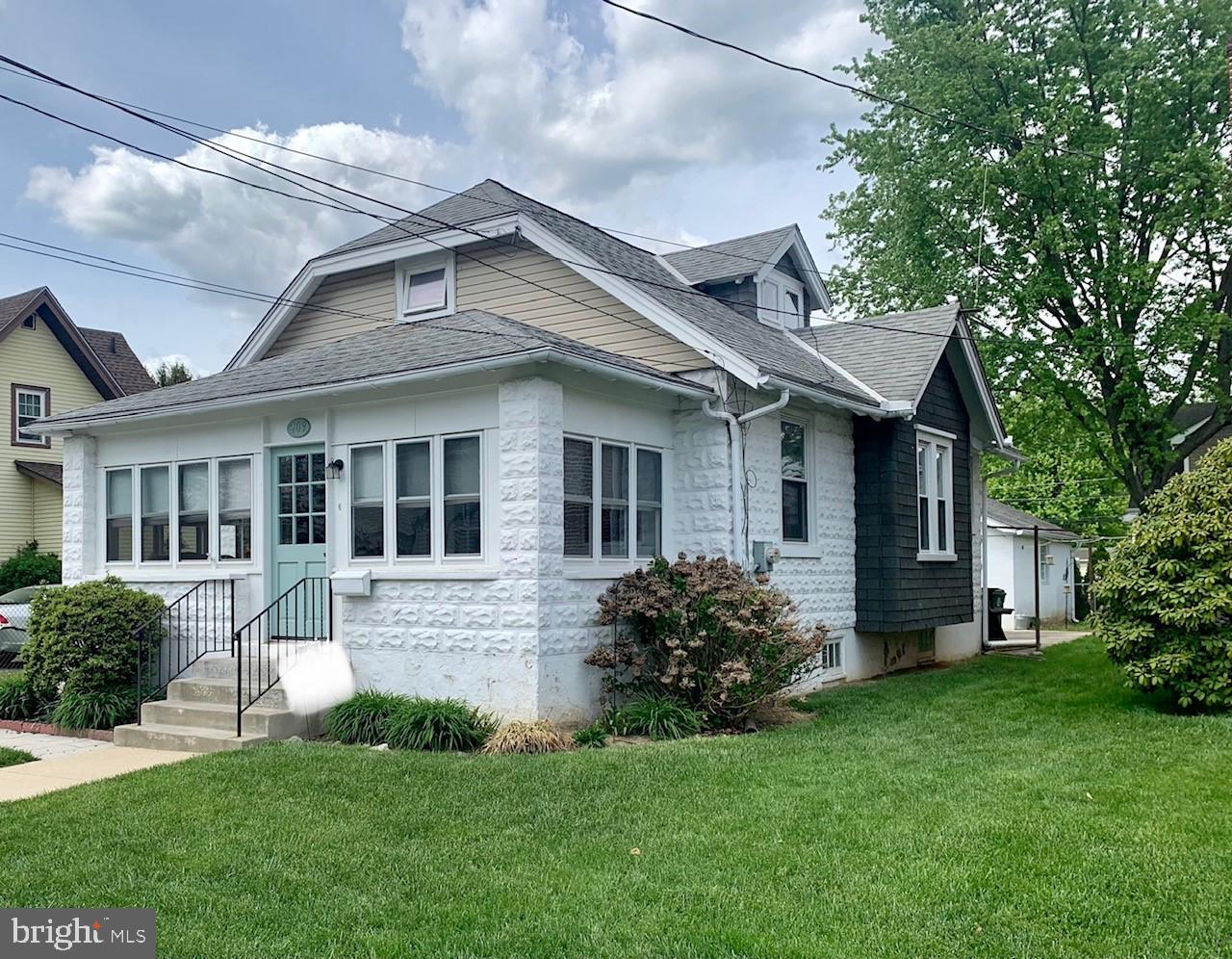 209 Ash Road Wallingford, PA 19086 - Photo 2 of 15