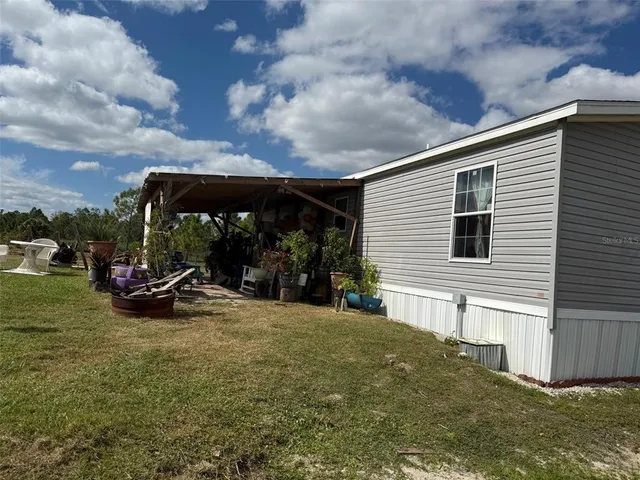 a view of a house with backyard and porch