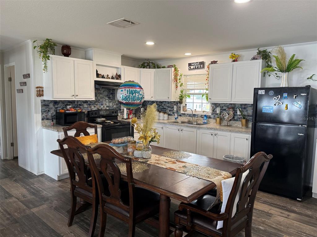 15628 Northwest 310th Street Okeechobee, FL 34972 - Photo 4 of 39 a view of a dining room with furniture