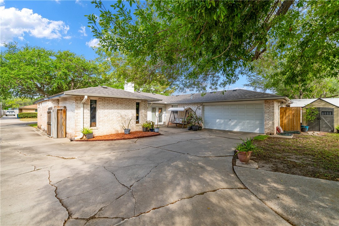 311 Seco Drive Portland, TX 78374 - Photo 3 of 27