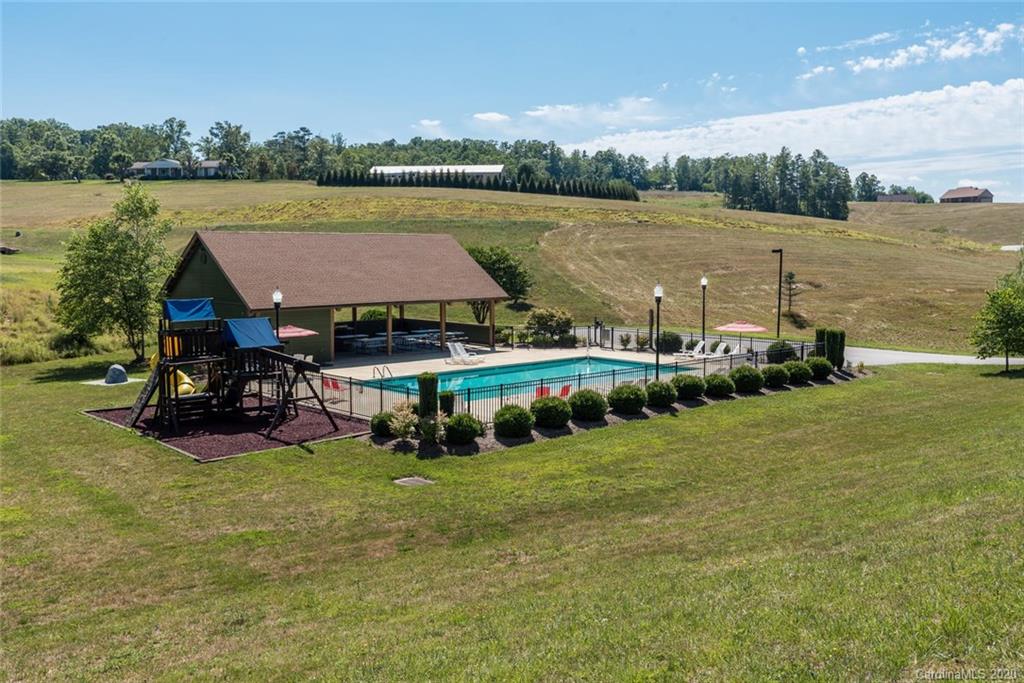 172 Israel Road, Unit 51 Leicester, NC 28748 - Photo 6 of 15 Gallery Image 6
