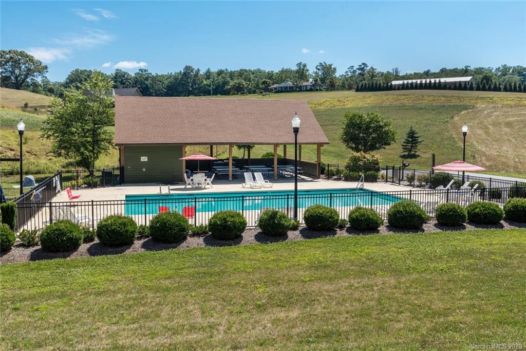 172 Israel Road, Unit 51 Leicester, NC 28748 - Photo 8 of 15 Gallery Image 8
