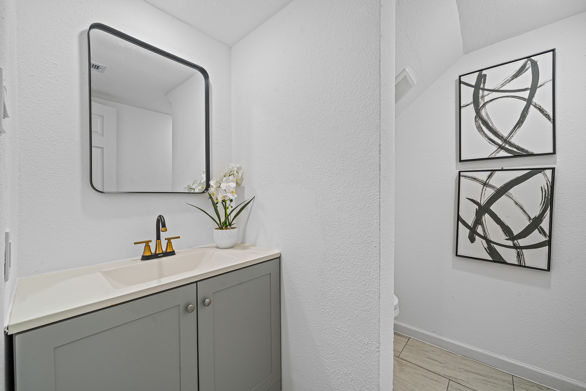 6706 Trigate Drive Houston, TX 77489 - Photo 16 of 40 a bathroom with a sink and a mirror