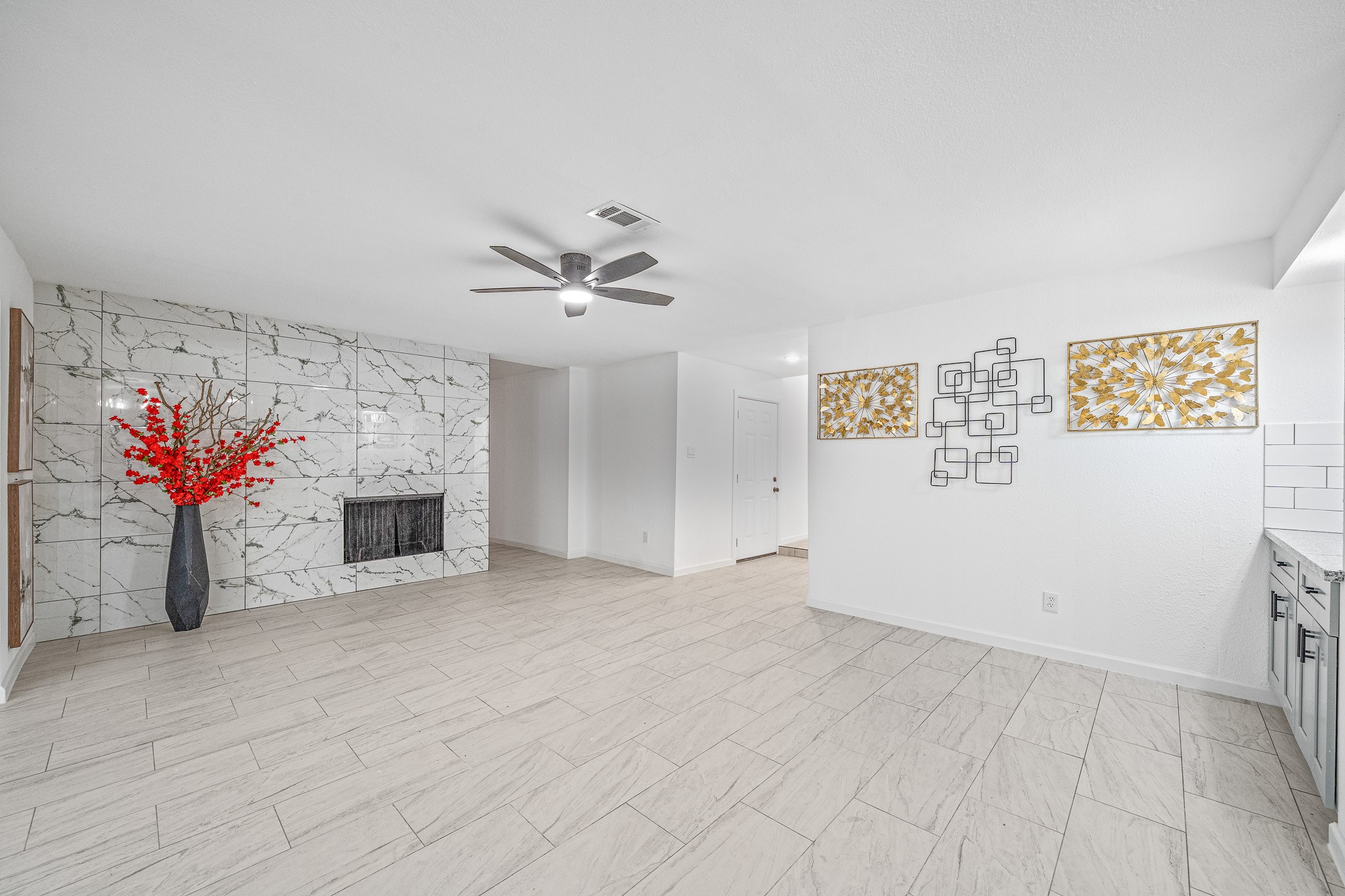 6706 Trigate Drive Houston, TX 77489 - Photo 19 of 40 a view of a livingroom with a fireplace
