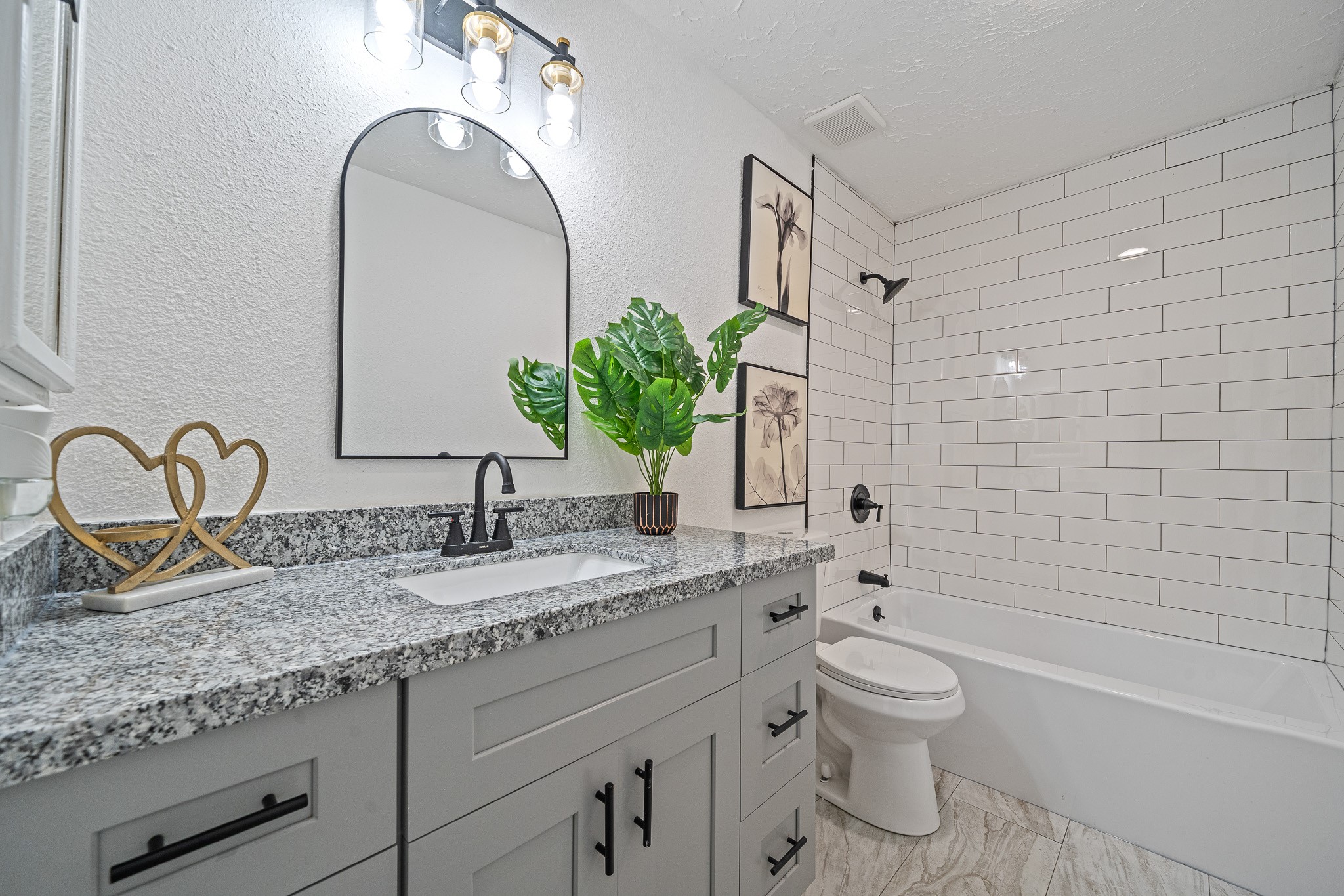 6706 Trigate Drive Houston, TX 77489 - Photo 32 of 40 a bathroom with a granite countertop sink a toilet and bathtub