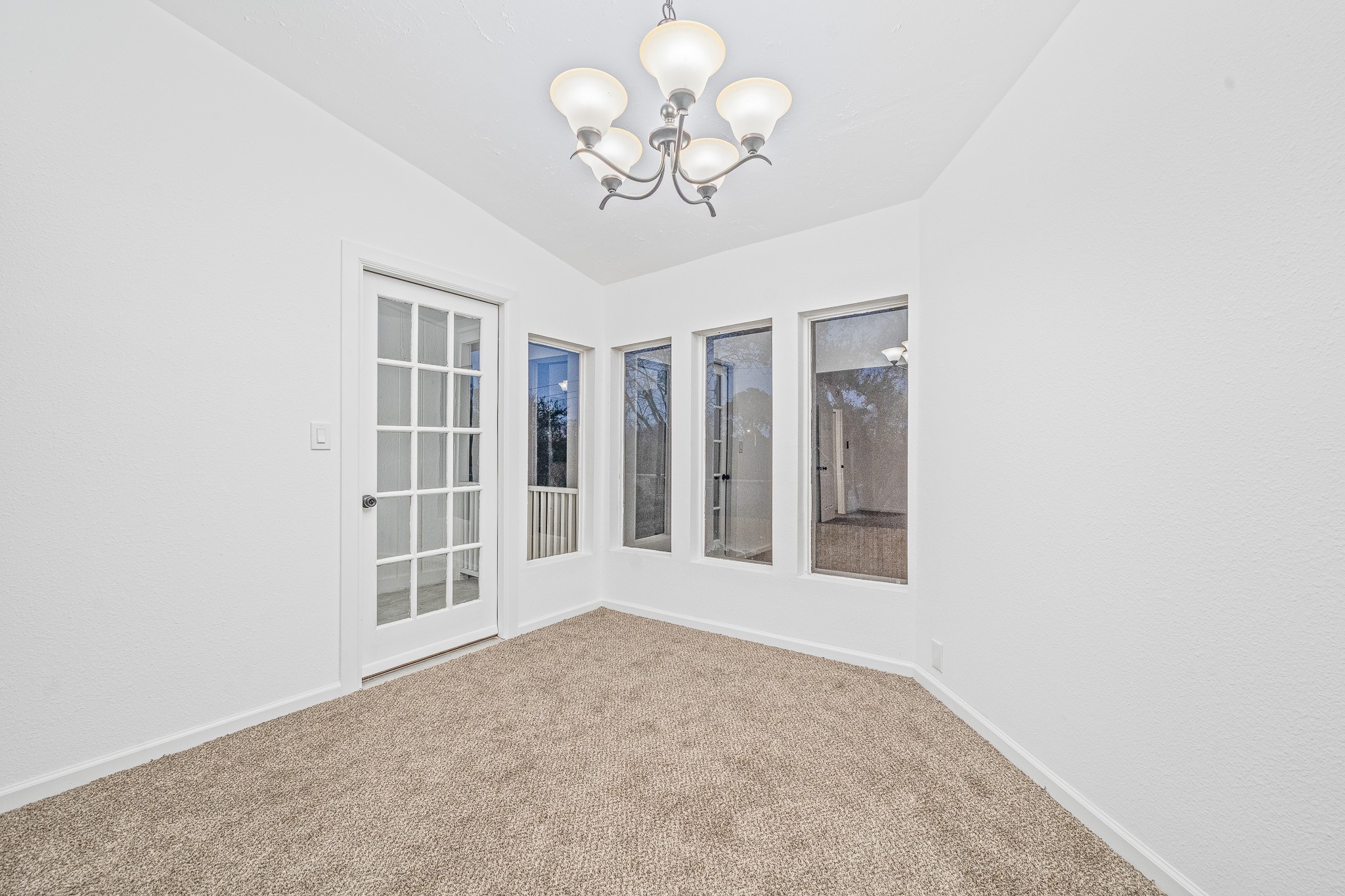 6706 Trigate Drive Houston, TX 77489 - Photo 35 of 40 a view of an empty room with a window