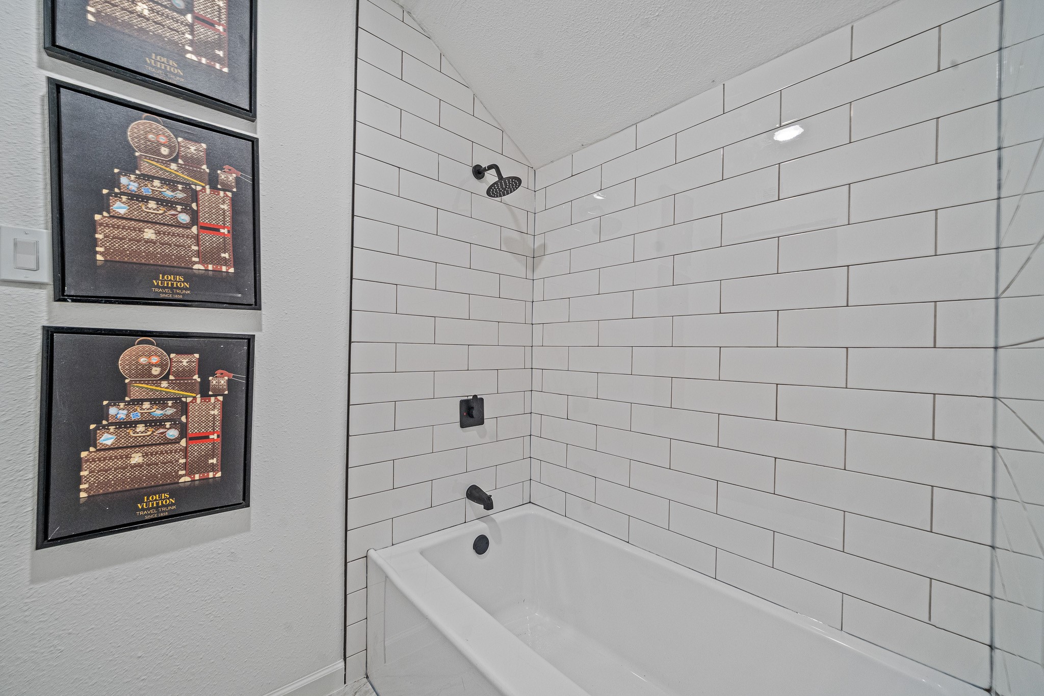 6706 Trigate Drive Houston, TX 77489 - Photo 40 of 40 a bathroom with a bathtub and shower