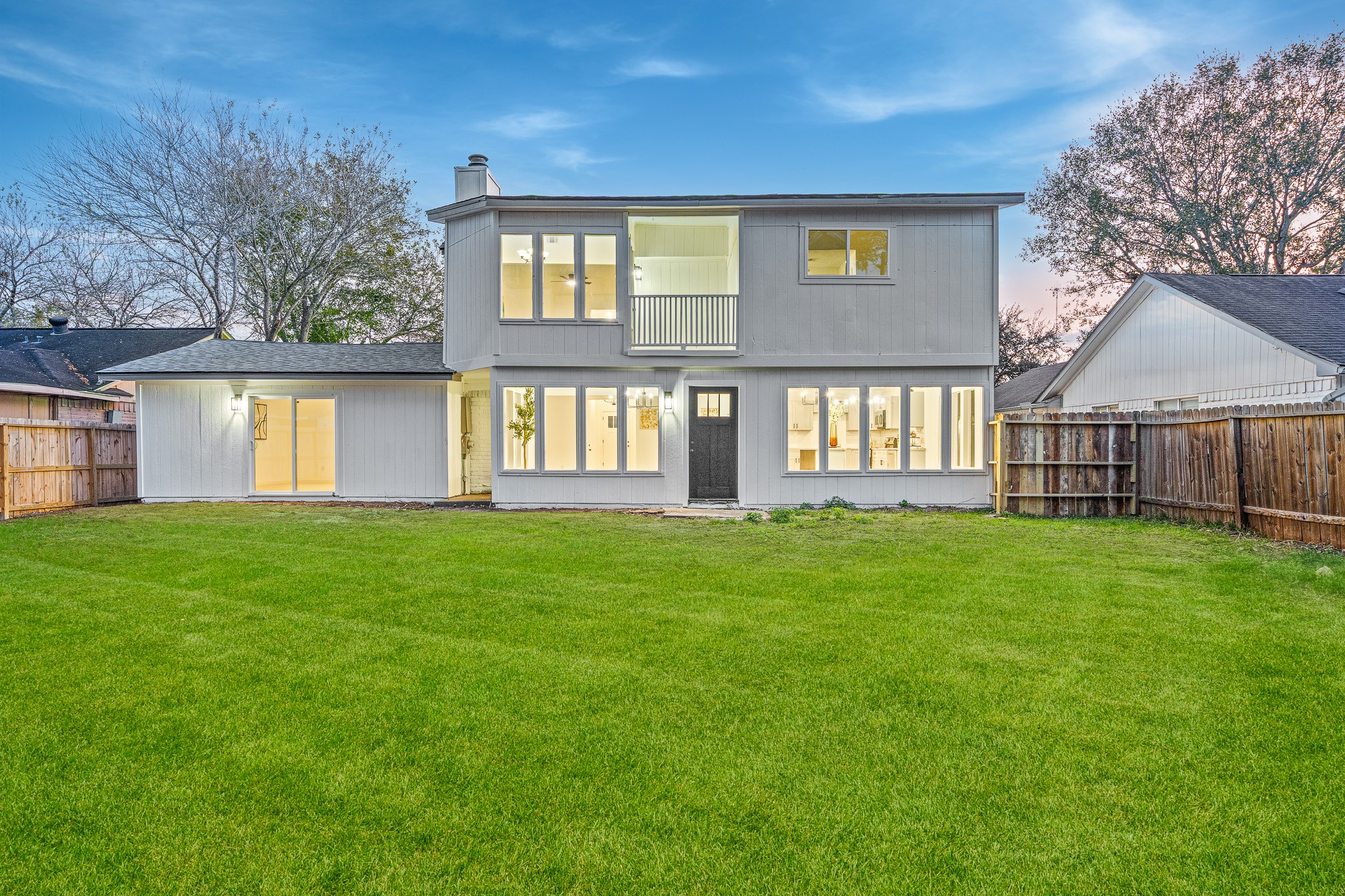 6706 Trigate Drive Houston, TX 77489 - Photo 9 of 40 a front view of house with a garden