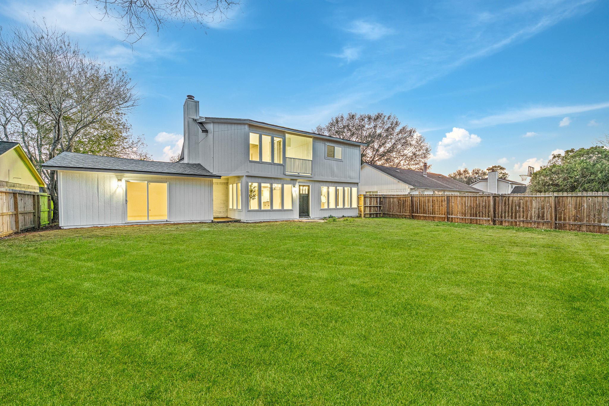 6706 Trigate Drive Houston, TX 77489 - Photo 10 of 40 a front view of a house with a garden