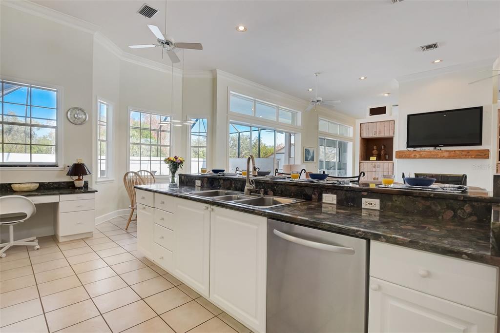 4653 Hadfield Drive Sarasota, FL 34235 - Photo 25 of 81