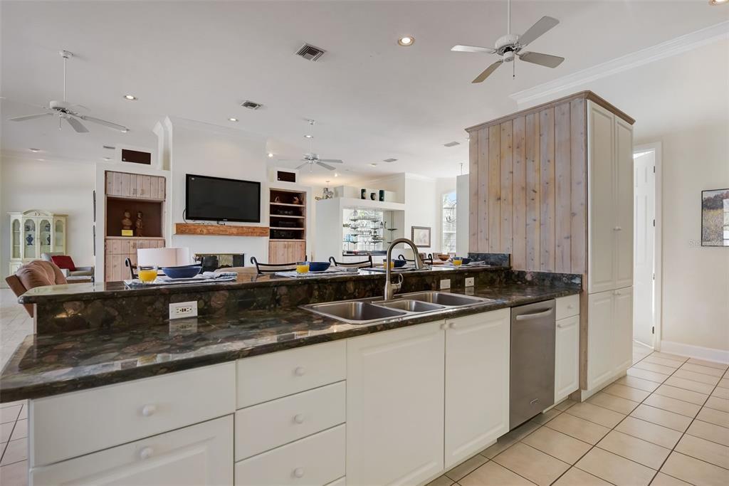 4653 Hadfield Drive Sarasota, FL 34235 - Photo 26 of 81