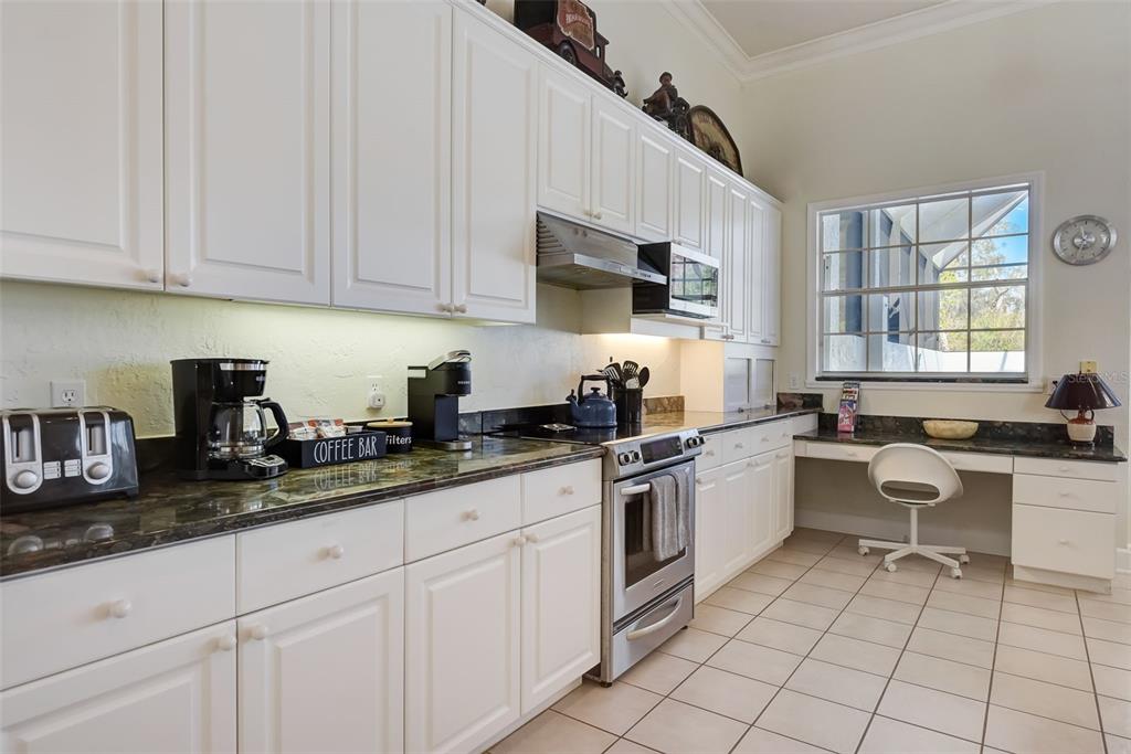 4653 Hadfield Drive Sarasota, FL 34235 - Photo 27 of 81