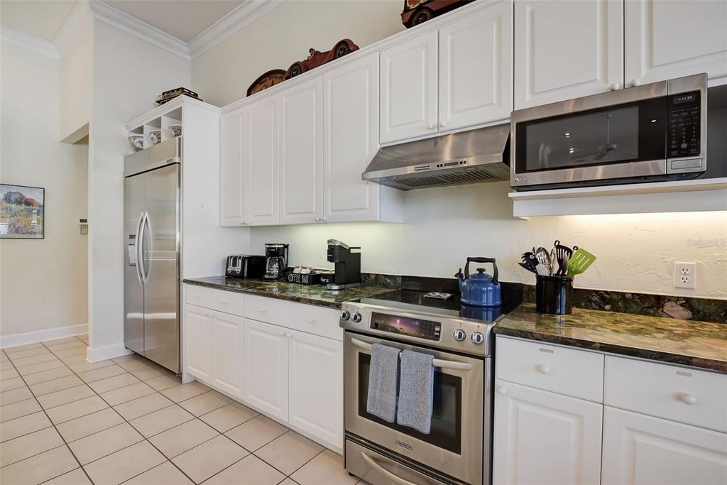 4653 Hadfield Drive Sarasota, FL 34235 - Photo 28 of 81