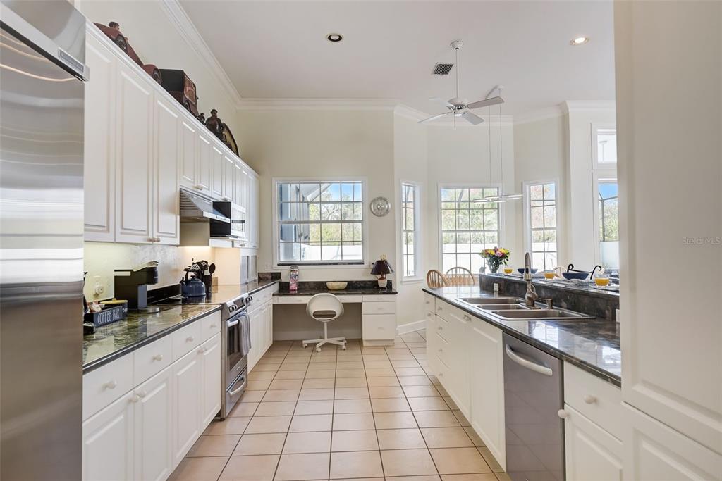 4653 Hadfield Drive Sarasota, FL 34235 - Photo 29 of 81