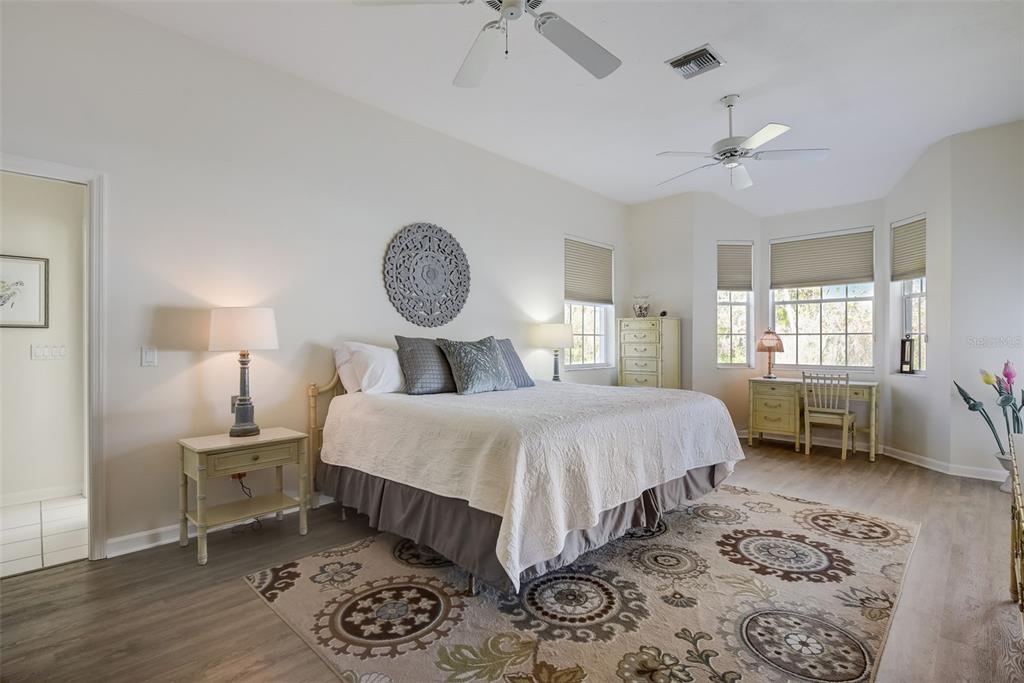 4653 Hadfield Drive Sarasota, FL 34235 - Photo 33 of 81