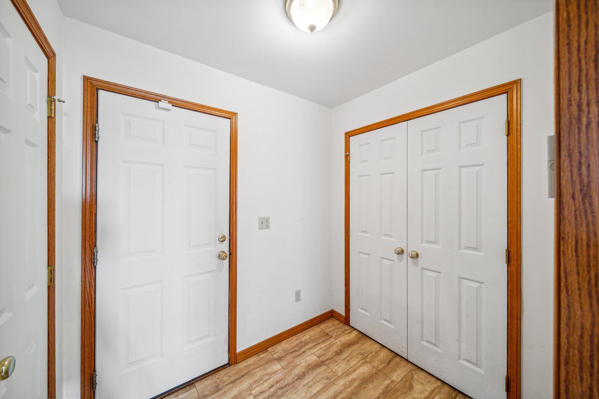 440450 East 180 Road Bluejacket, OK 74333 - Photo 23 of 38 Mud Room/Storage Area