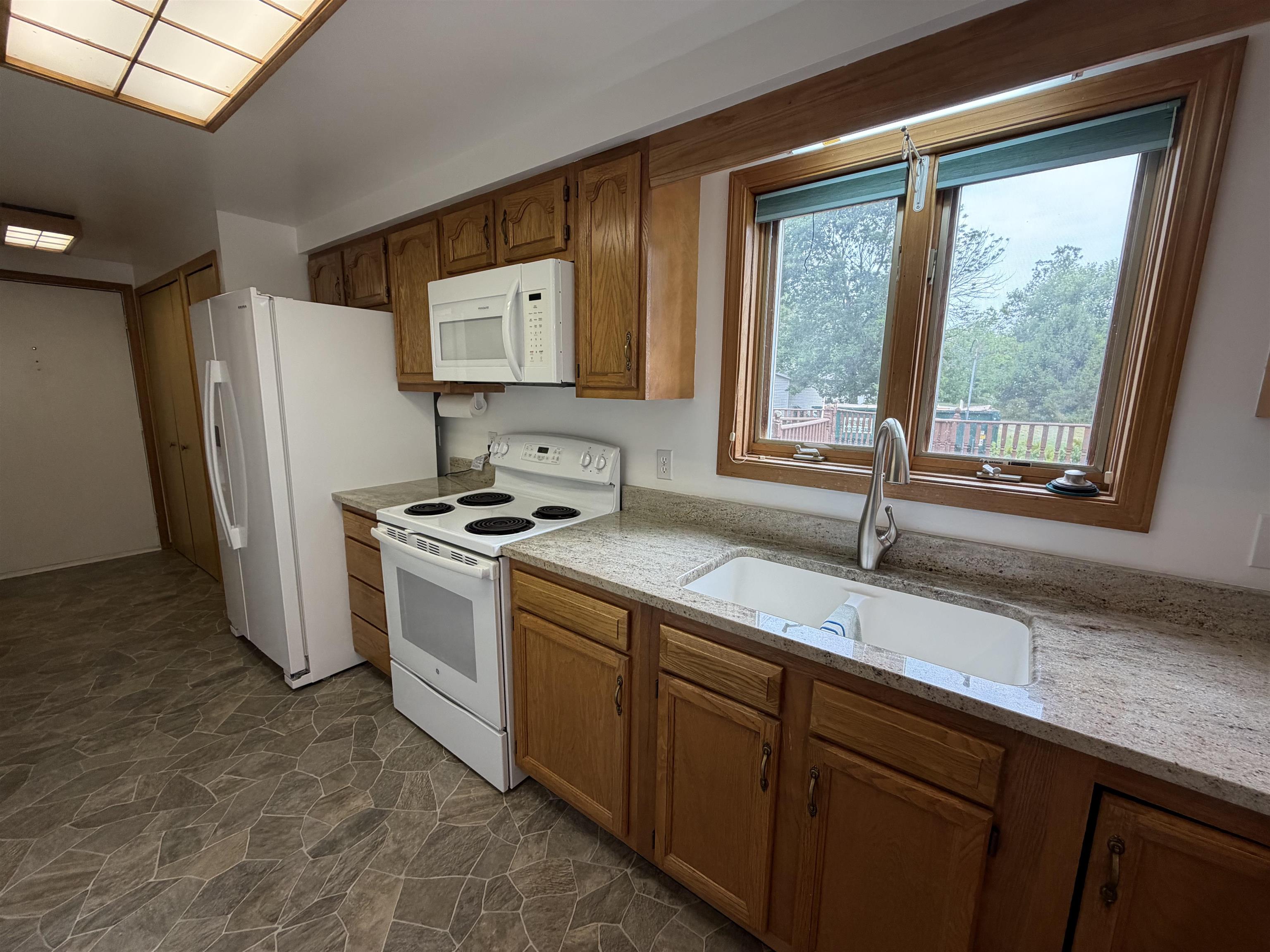6496 East Carpenter Road Flint, MI 48506 - Photo 6 of 37