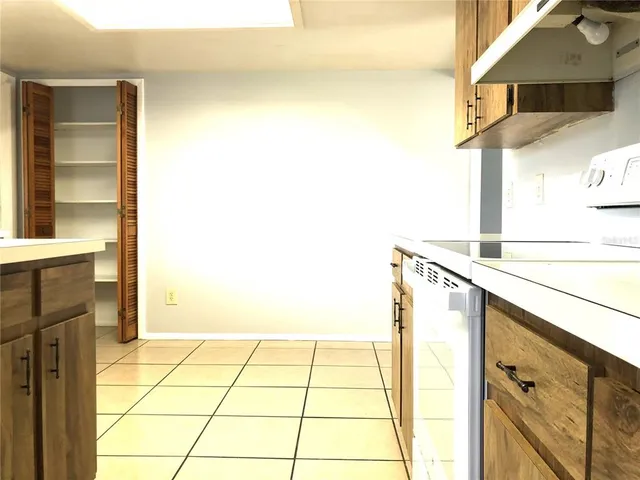 a view of utility room