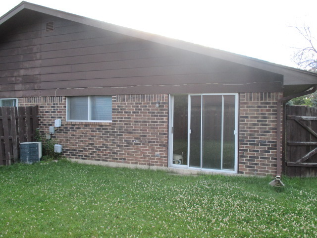 1215 Fulton Drive Streamwood, IL 60107 - Photo 2 of 10