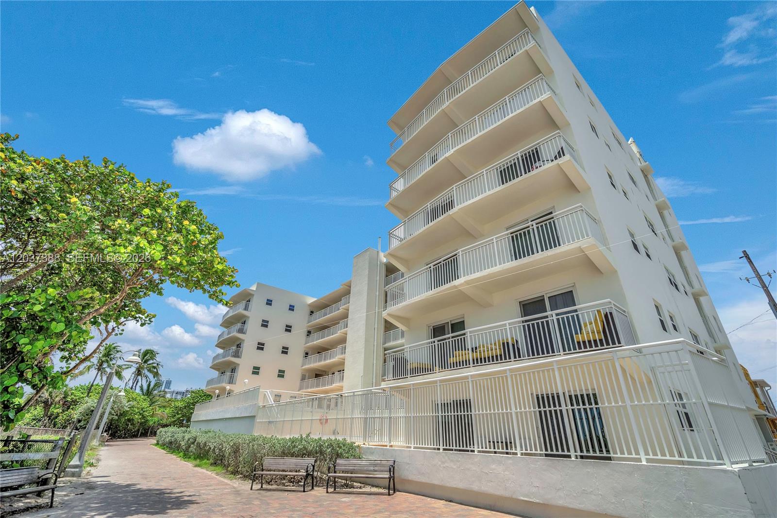 901 South Surf Road, Unit 506 Hollywood, FL 33019 - Photo 3 of 36