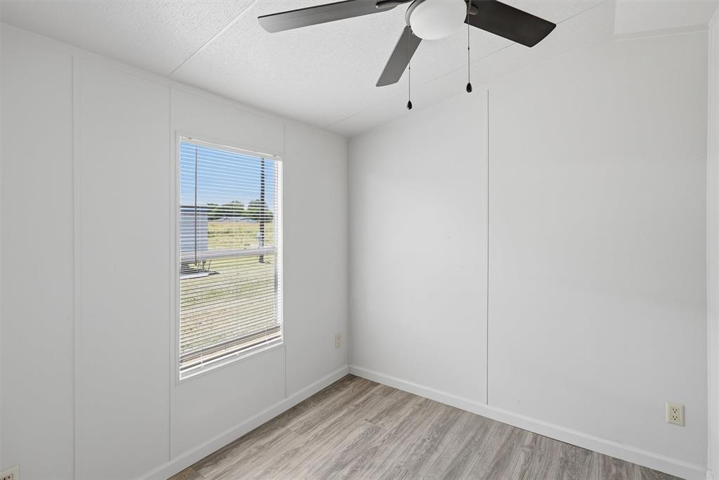 902 Flamingo Road Granbury, TX 76049 - Photo 14 of 27