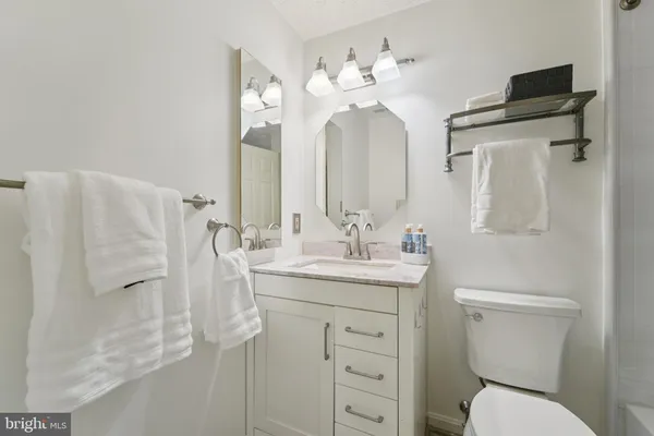 $200,000 | 216 Long Cove Lane, Unit J, Essex, MD 21221