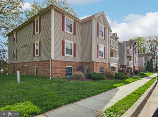 $200,000 | 216 Long Cove Lane, Unit J, Essex, MD 21221