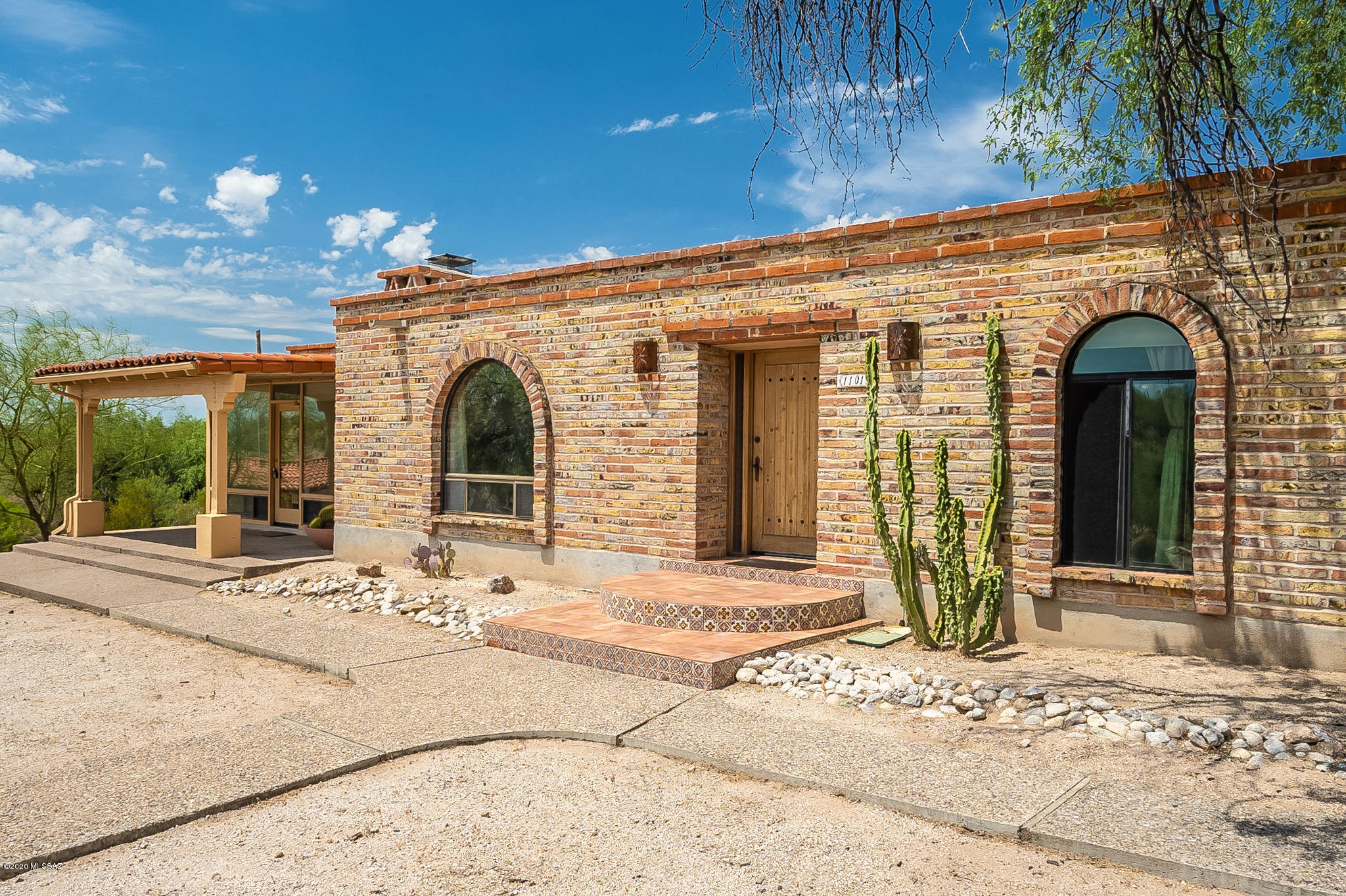 1101 West Roller Coaster Road Tucson, AZ 85704 - Photo 2 of 42