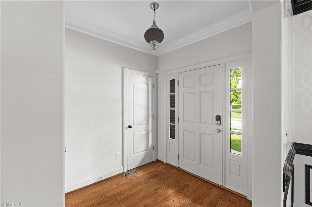5041 Bennington Way High Point, NC 27262 - Photo 4 of 50