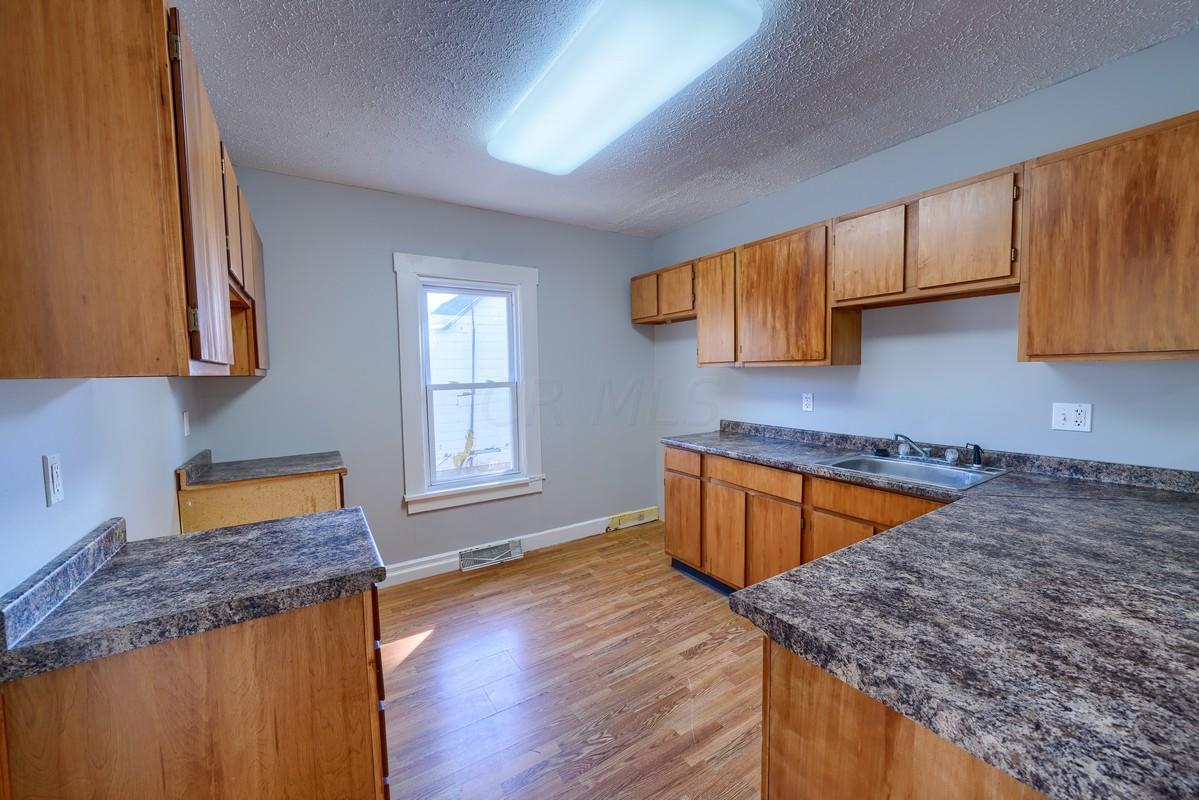 328 Walnut Street Circleville, OH 43113 - Photo 12 of 25