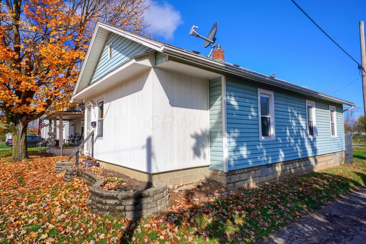 328 Walnut Street Circleville, OH 43113 - Photo 3 of 25