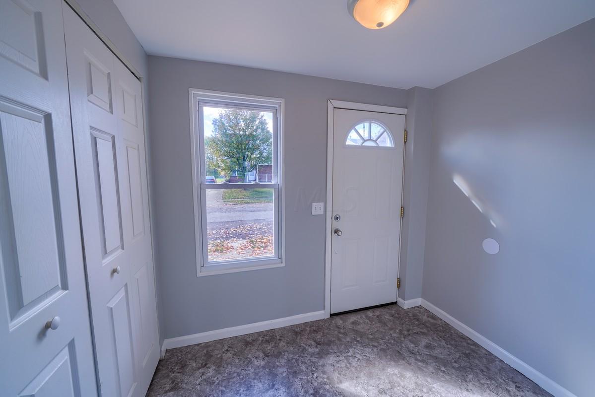 328 Walnut Street Circleville, OH 43113 - Photo 5 of 25