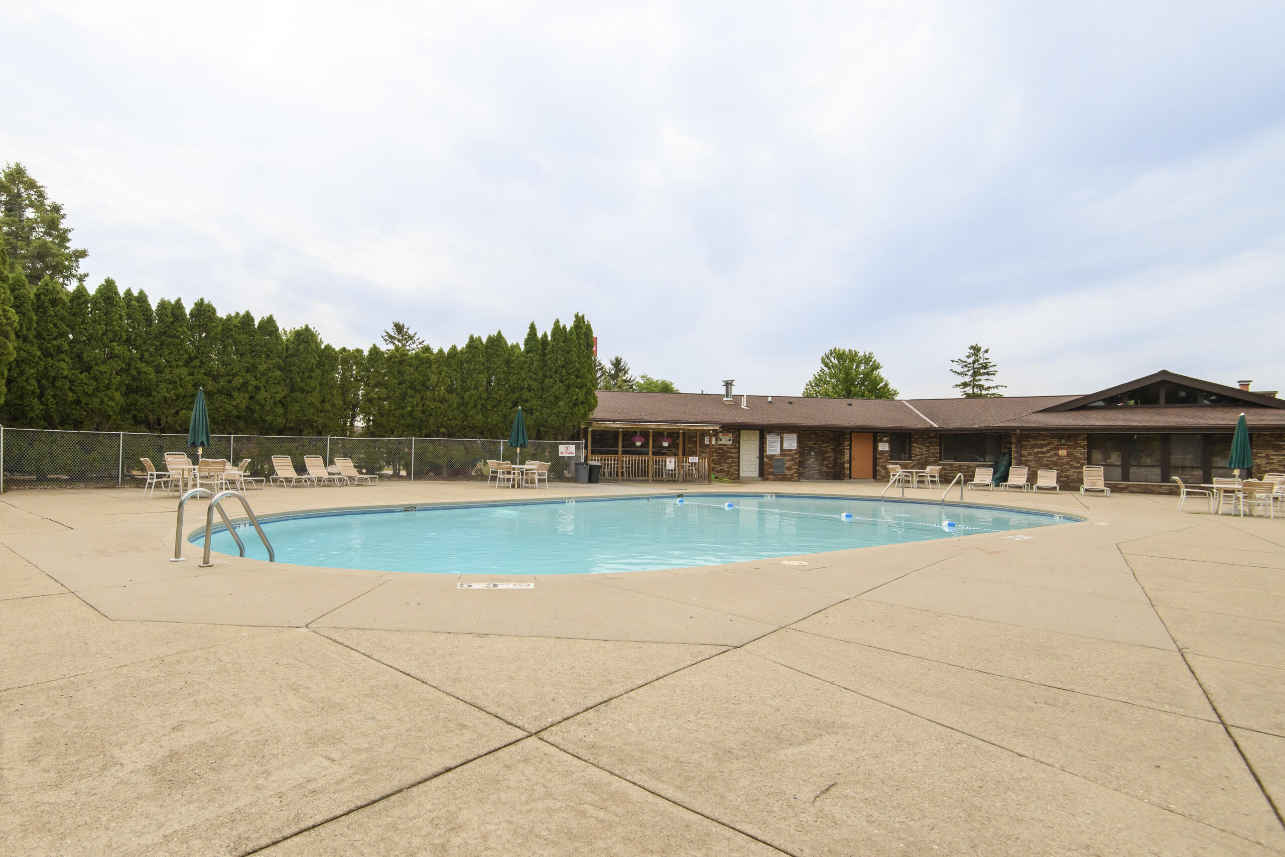 W177N9769 Riversbend Circle East Germantown, WI 53022 - Photo 27 of 34 Pool