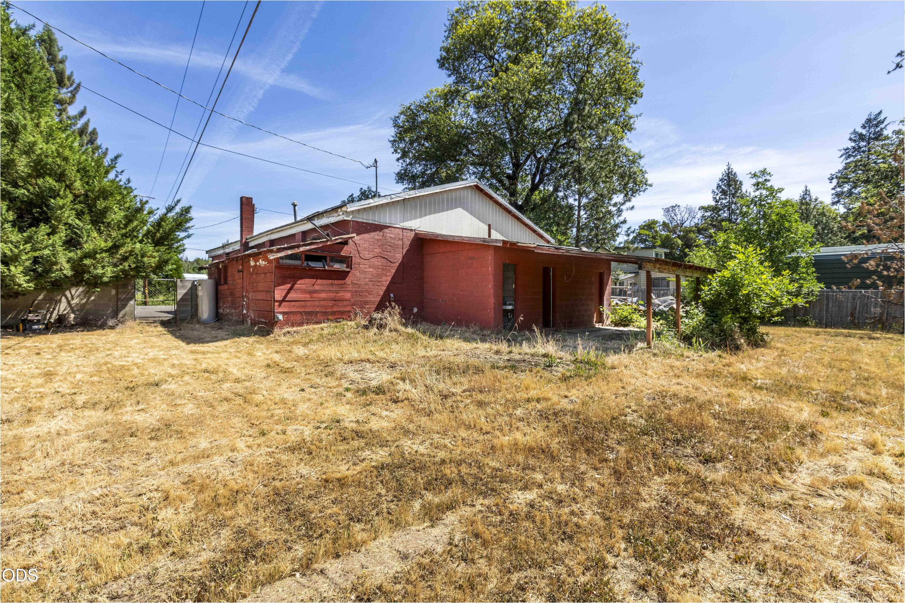 8622 East Evans Creek Road Rogue River, OR 97537 - Photo 4 of 18